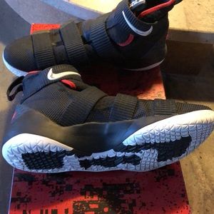 Men’s Nike LeBron Soldier XI